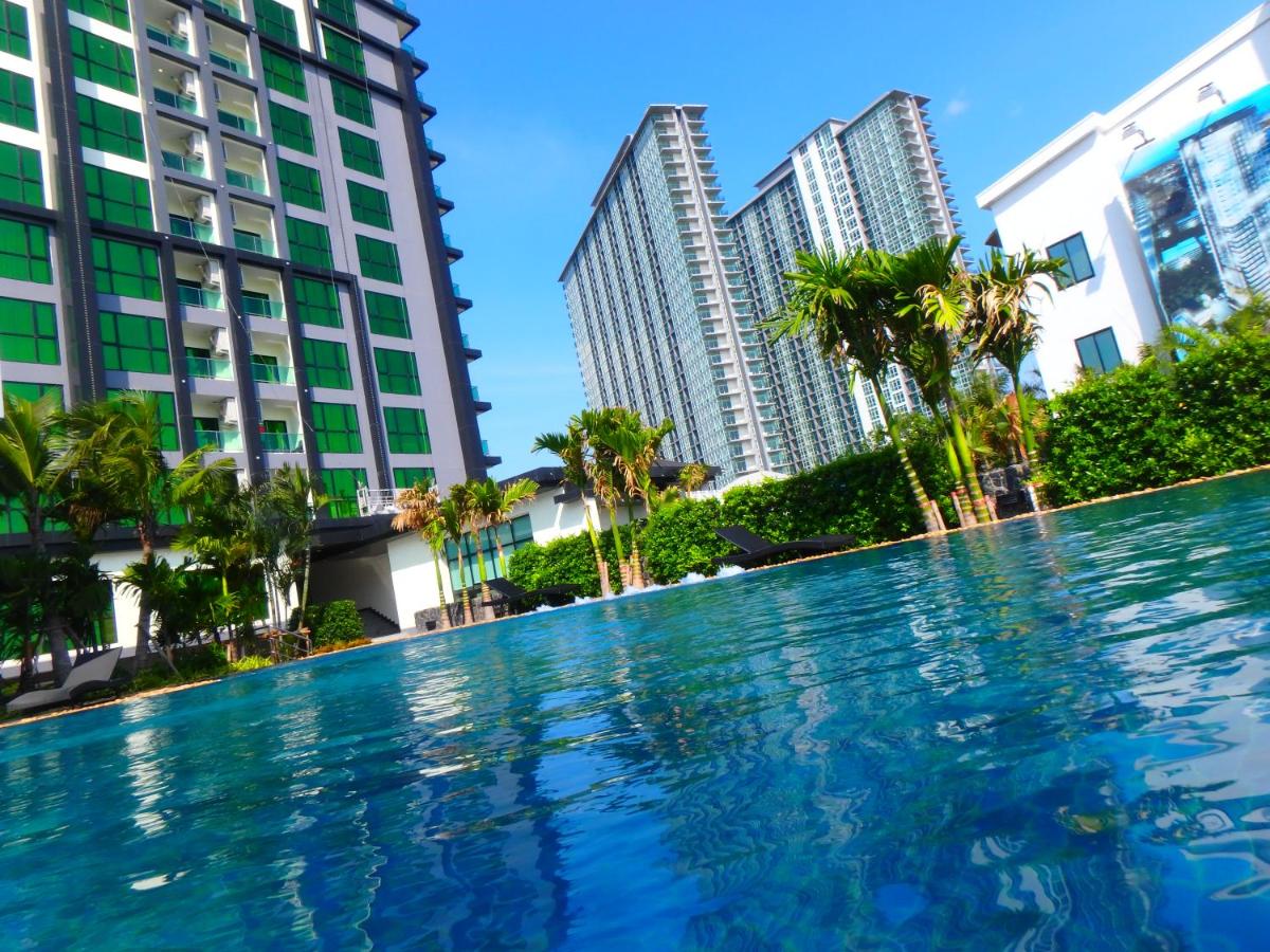 Dusit-grand-condo-view-pool