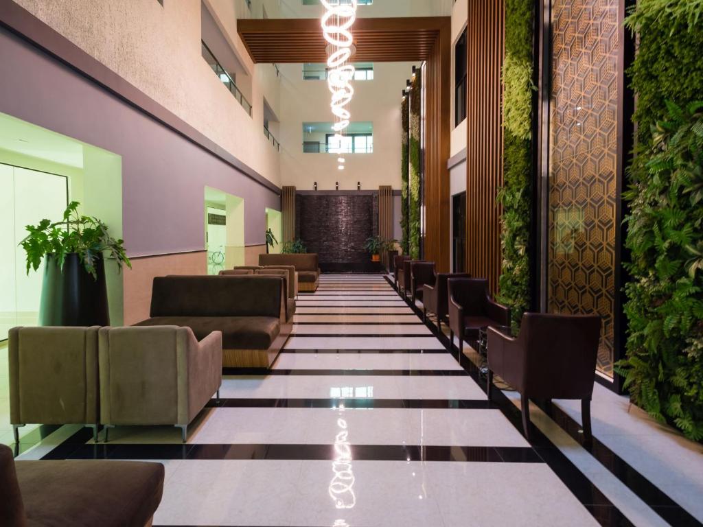 Dusit-grand-condo-view-lobby