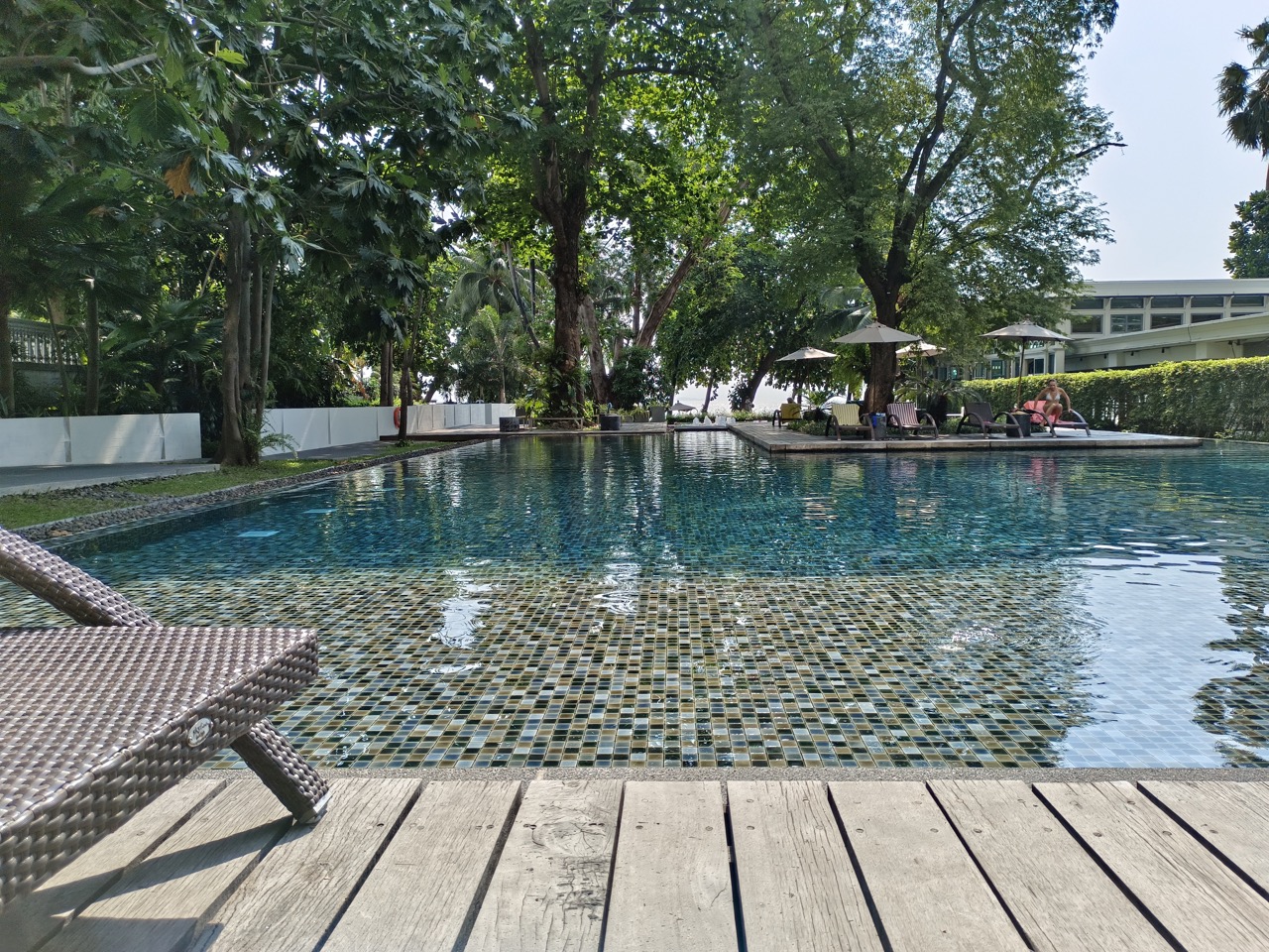 ZIre_wongamat_pool_3