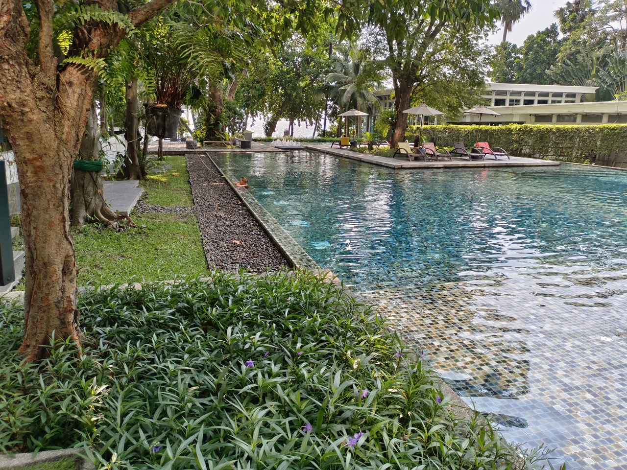 ZIre_wongamat_courtyard